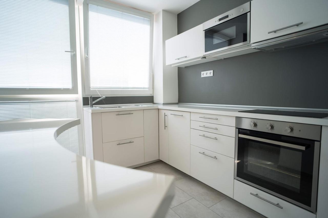 Apartments Kopecna With Parking Brno Exterior photo
